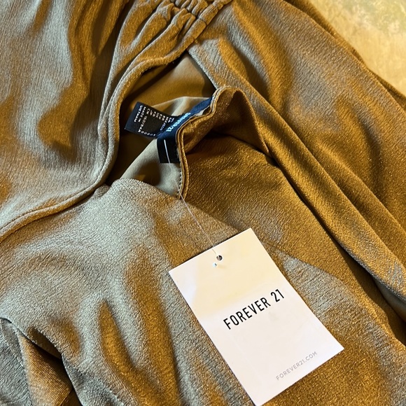 Halter maxi dress with chain details and slit - Picture 6 of 9